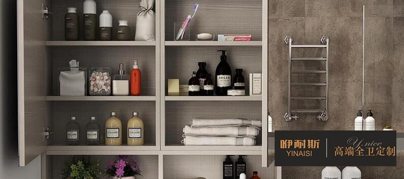 掛墻式浴室柜采用素雅的色調(diào)裝修，底部懸空便于清潔，PVC板材防水防潮，具有堅韌的光潔度，好看又好用。
