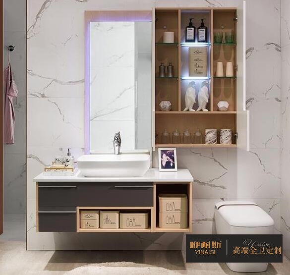 開放式存儲是一種日益增長的浴室趨勢，不管是小戶型還是大戶型都適用。